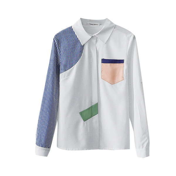 Modern női fehér ing zsebbel és kék csíkos ujjal