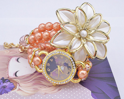 Γυναικείο ρολόι σε τρία χρώματα με μαργαριτάρια και 3D διακόσμηση
