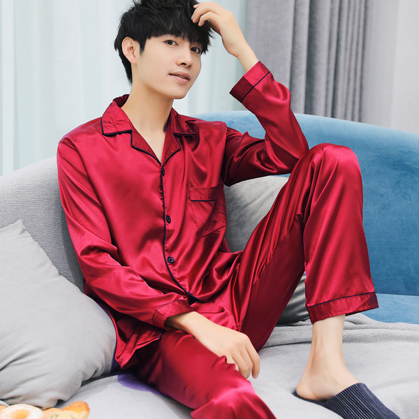 Pijamale pentru bărbați și femei în mai multe culori