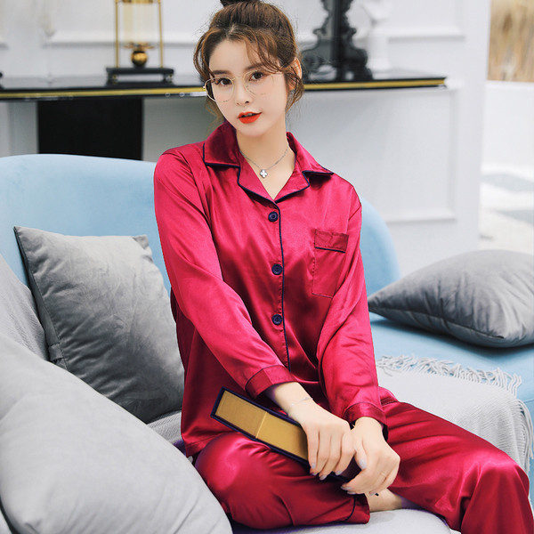 Pijamale pentru bărbați și femei în mai multe culori