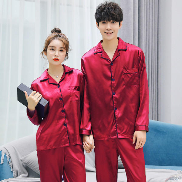 Pijamale pentru bărbați și femei în mai multe culori