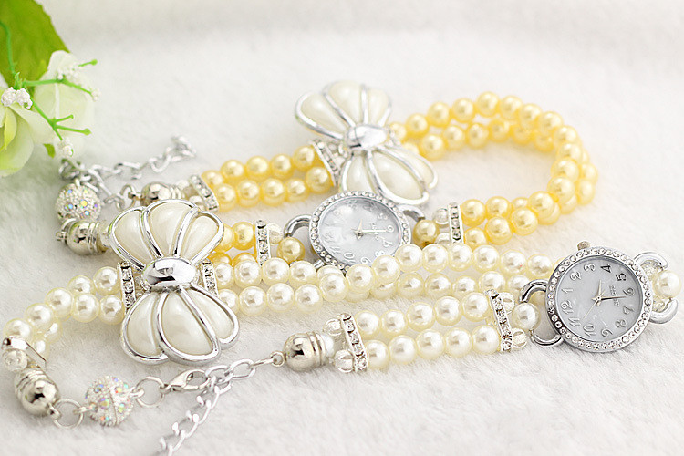Γυναικείο ρολόι δύο χρωμάτων με διακοσμητικά μαργαριτάρια και κορδέλα