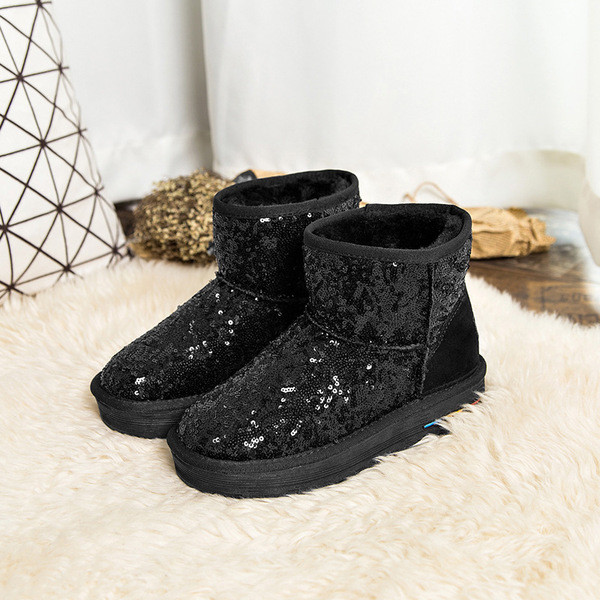 Σύγχρονες γυναικείες μπότεςμε πούλιες σε διάφορα χρώματα