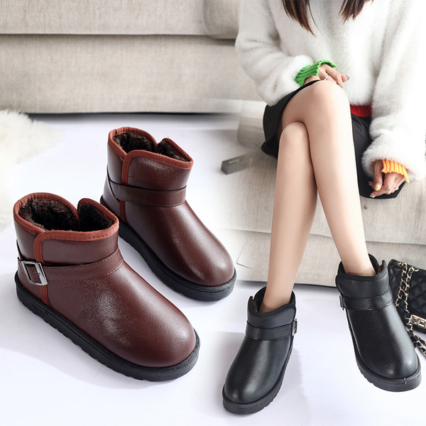 Γυναικείες μικρές μπότες σε οικολογικό δέρμα σε δύο χρώματα