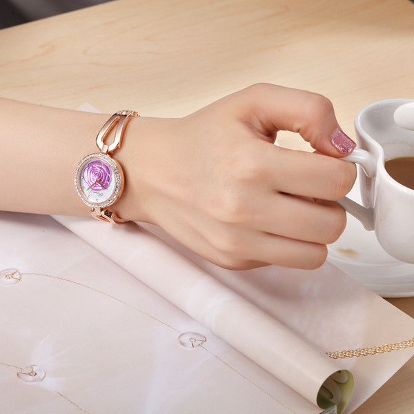 Ceas de dama elegant cu decor si pietre in mai multe culori