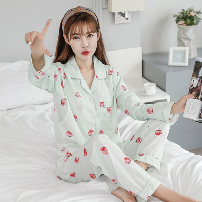 Απαλές  γυναικείες πιτζάμες με ντεκολτέ και τσέπη σε σχήμα V σε διάφορα μοντέλα