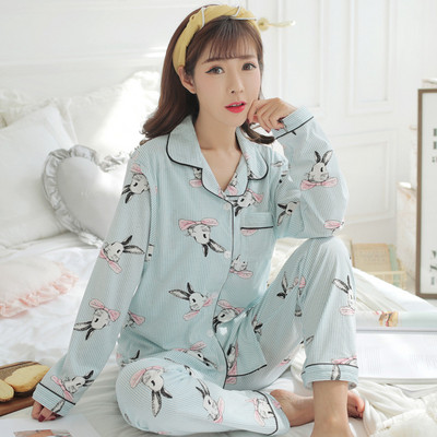 Απαλές  γυναικείες πιτζάμες με ντεκολτέ και τσέπη σε σχήμα V σε διάφορα μοντέλα