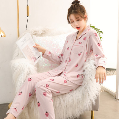 Απαλές  γυναικείες πιτζάμες με ντεκολτέ και τσέπη σε σχήμα V σε διάφορα μοντέλα