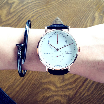 Ανδρικό ρολόι σε διάφορα χρώματα κατάλληλο για τη καθημερινή ζωή