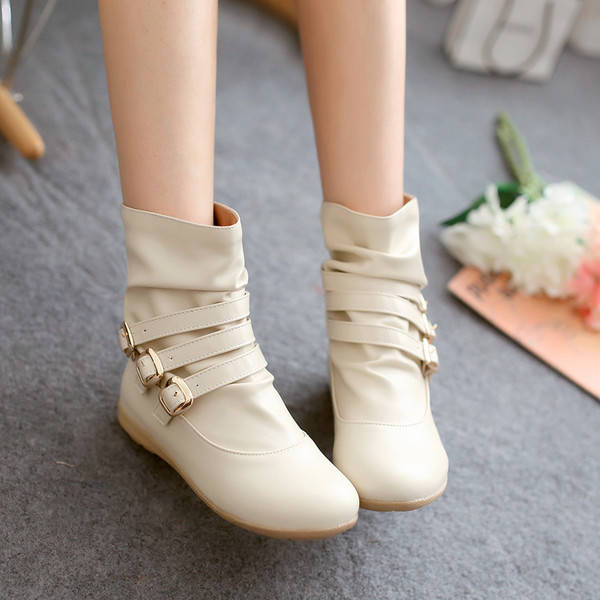 Μοντέρνες γυναικείες  μπότες με λουράκια σε τρία χρώματα