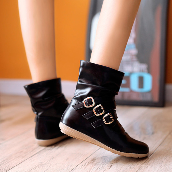 Μοντέρνες γυναικείες  μπότες με λουράκια σε τρία χρώματα