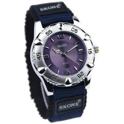 Ανδρικό ρολόι σε διάφορα μοντέλα - διαφορετικά χρώματα