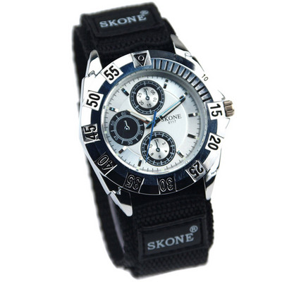 Ανδρικό ρολόι σε διάφορα μοντέλα - διαφορετικά χρώματα