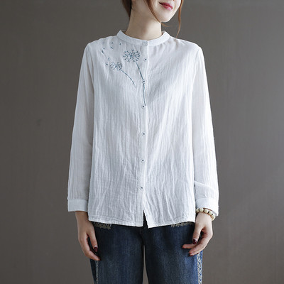 Cămașă albă largi de damă cu broderie în două culori