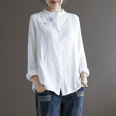 Cămașă albă largi de damă cu broderie în două culori