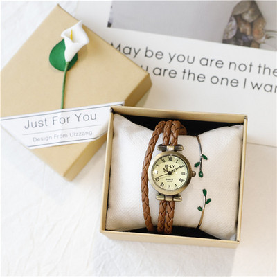 Κομψό γυναικείο ρολόι  σε διάφορα χρώματα με  λουράκι από  οικολογικό δέρμα