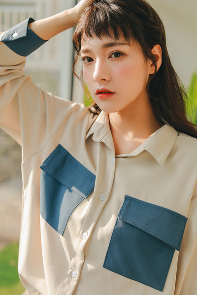 Cămașă lungă de damă casual cu două buzunare și guler