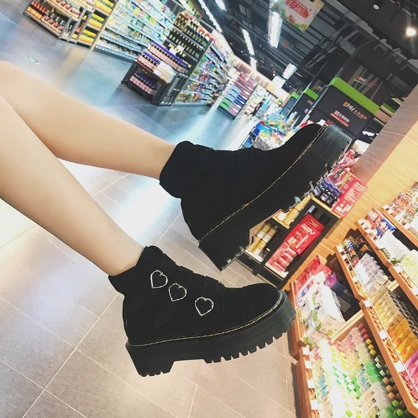 Ghete de dama moderne cu catarame in doua culori