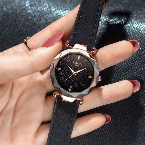 Ceas de dama modern in mai multe culori cu curea din piele intoarsa