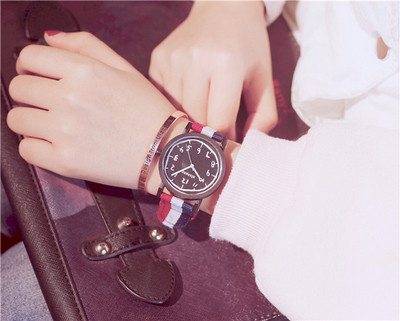 Ceas de dama cu curea in dungi in mai multe culori