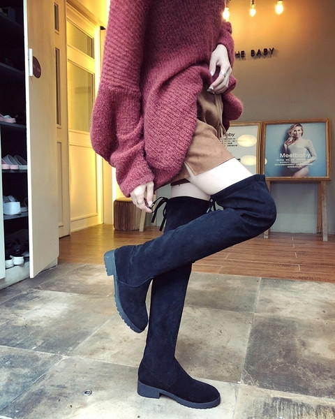 Κομψές γυναικείες μπότες σε δύο χρώματα