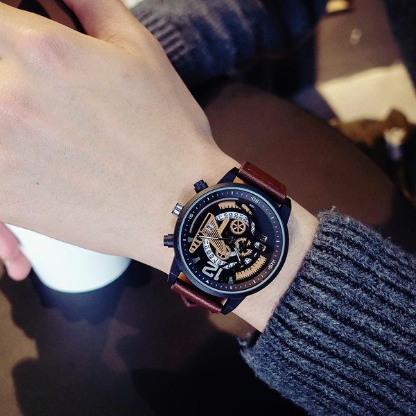 Ceas bărbătesc în patru culori potrivit pentru utilizarea de zi cu zi