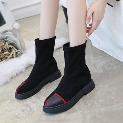 Μοντέρνες γυναικείες μπότες σουέτ  σε μαύρο χρώμα