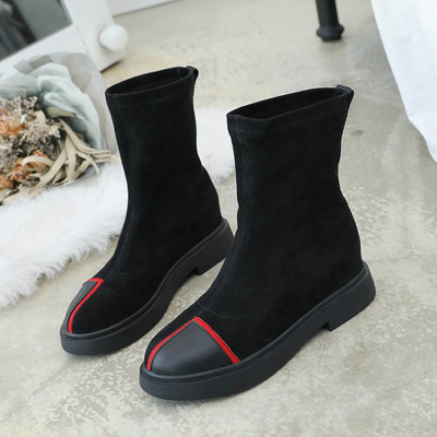 Μοντέρνες γυναικείες μπότες σουέτ  σε μαύρο χρώμα