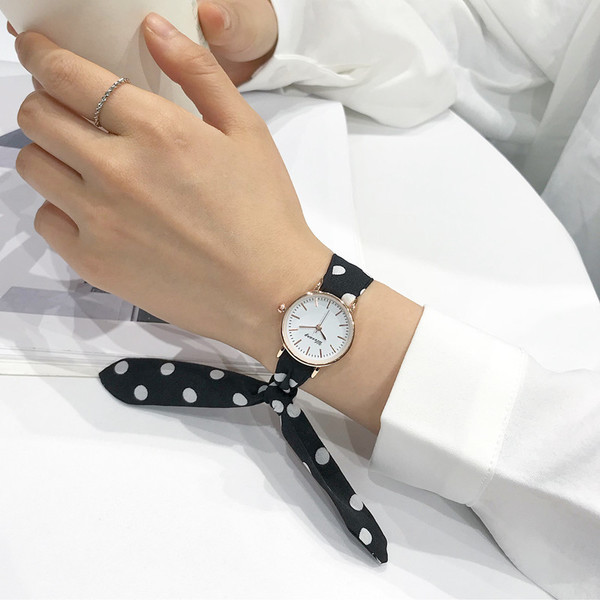 Ceas de dama cu o curea interesanta in mai multe culori