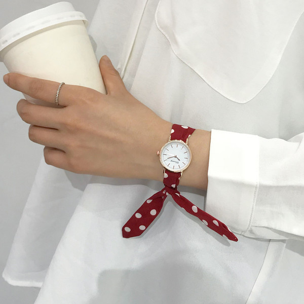 Ceas de dama cu o curea interesanta in mai multe culori