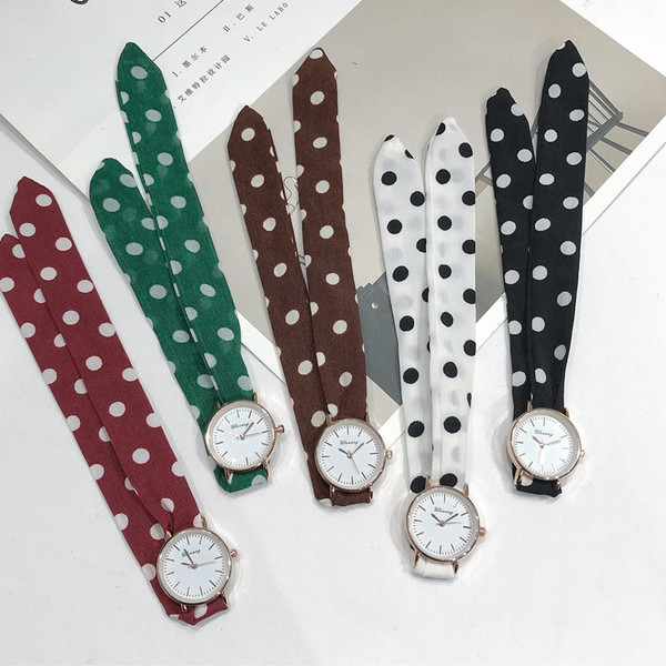 Ceas de dama cu o curea interesanta in mai multe culori