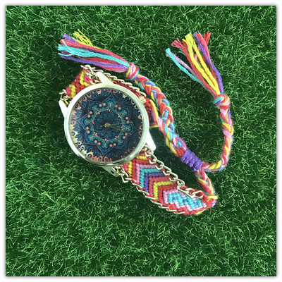 Ceas de dama cu curea impletita in mai multe culori