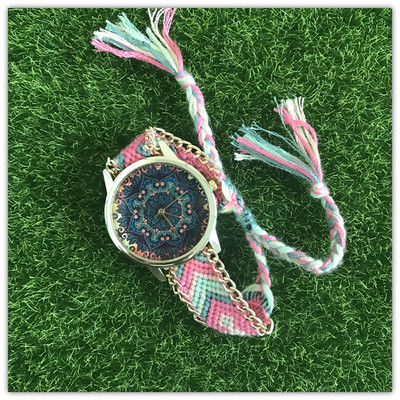 Ceas de dama cu curea impletita in mai multe culori