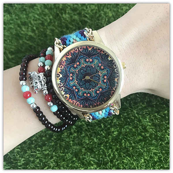 Ceas de dama cu curea impletita in mai multe culori