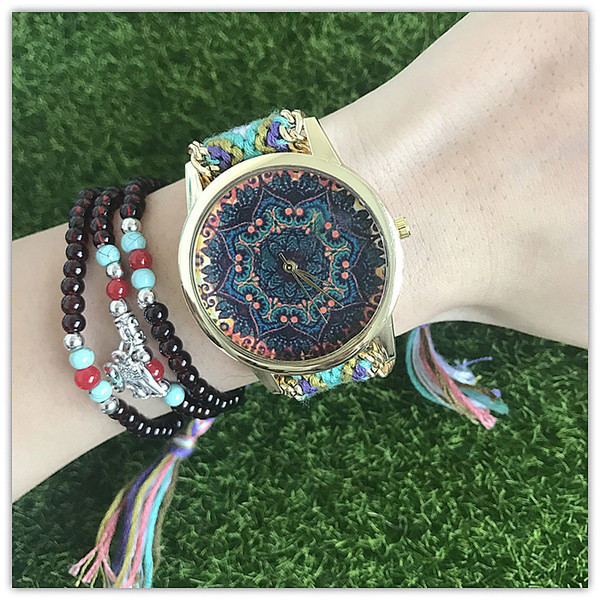 Ceas de dama cu curea impletita in mai multe culori