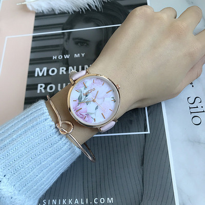 Γυναικεία ρολόγια με λουλούδια και μαύρα χρώματα