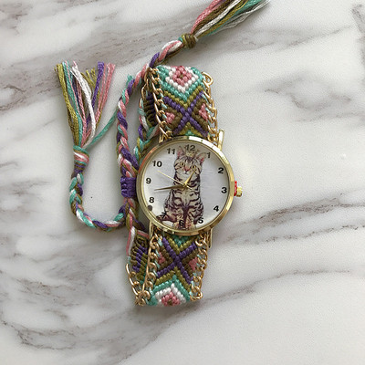 Ceas de dama cu curea impletita si aplicatie in mai multe culori