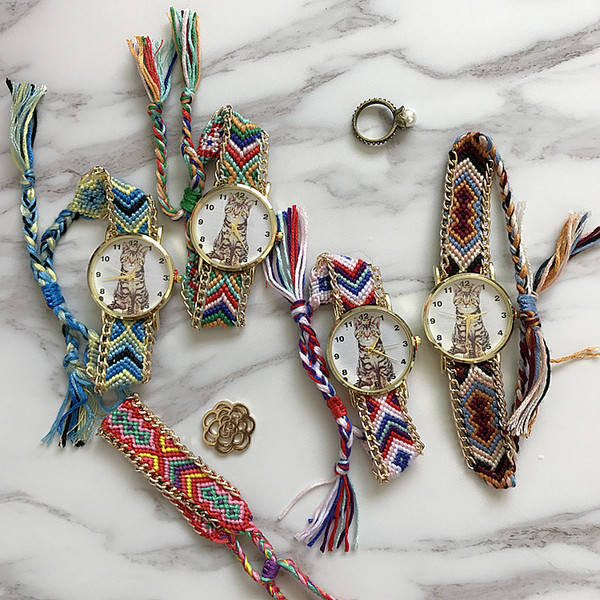 Ceas de dama cu curea impletita si aplicatie in mai multe culori