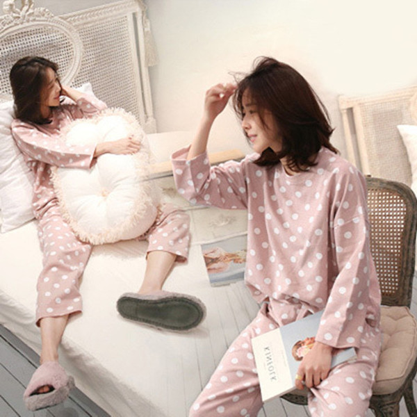 Pijamale moderne pentru femei în două părți - mai multe modele