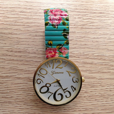 Ceas de dama modern in patru culori cu motive florale