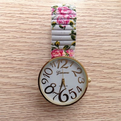 Ceas de dama modern in patru culori cu motive florale