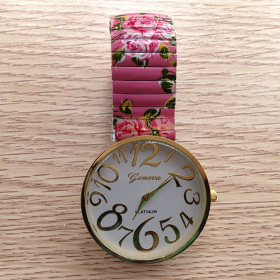 Ceas de dama modern in patru culori cu motive florale