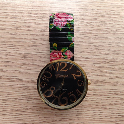 Ceas de dama modern in patru culori cu motive florale