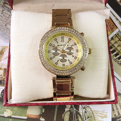 Κομψό γυναικείο ρολόι σε διάφορα χρώματα με διακοσμητικές πέτρες