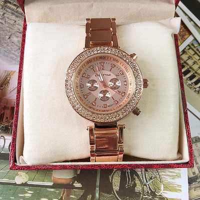 Κομψό γυναικείο ρολόι σε διάφορα χρώματα με διακοσμητικές πέτρες