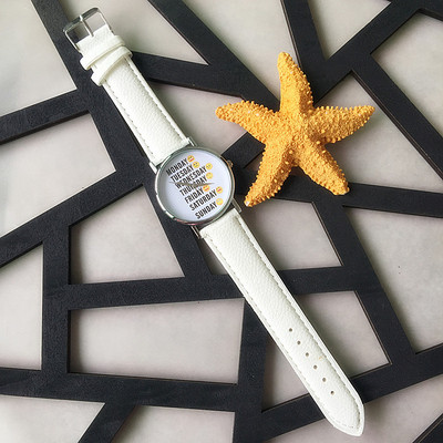 Ceas modern cu inscripții și curea din piele în mai multe culori