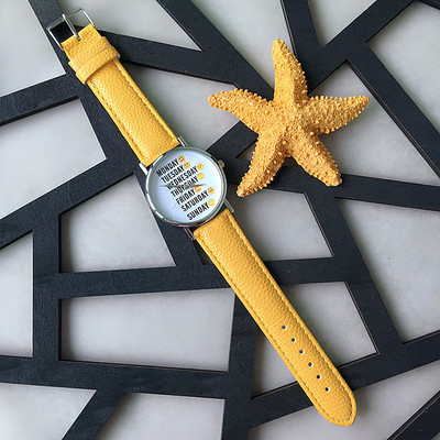 Ceas modern cu inscripții și curea din piele în mai multe culori