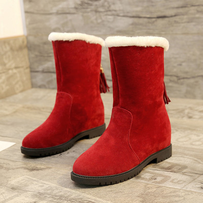 Μοντέρνες γυναικείες μπότες σε τρία χρώματα