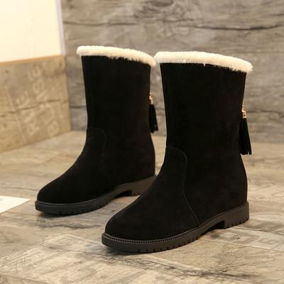 Μοντέρνες γυναικείες μπότες σε τρία χρώματα