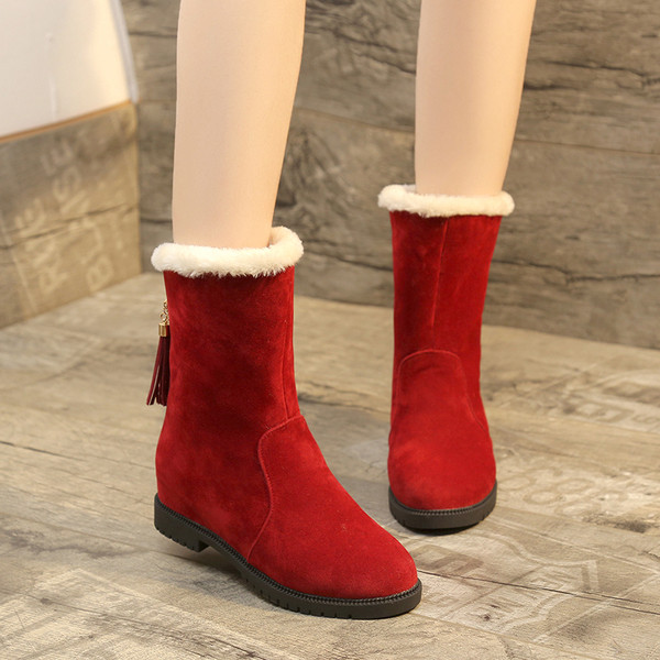 Μοντέρνες γυναικείες μπότες σε τρία χρώματα